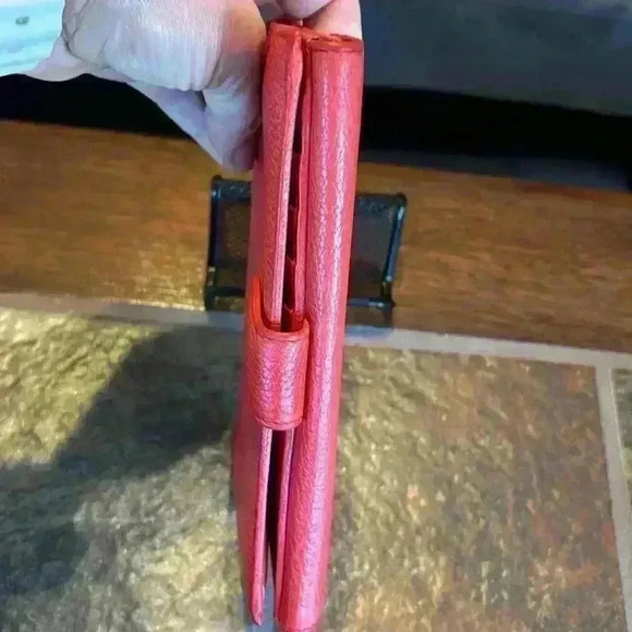 Gucci Eclipse Leather Continental Wallet with chain - Picture 12 of 14